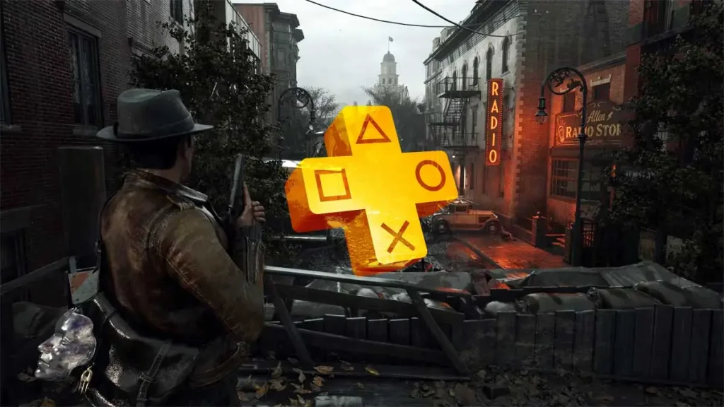 Screen z gry The Sinking City 2, która dostała trial w PS Plus Premium. Na obrazku bohater, zniszczone miasto i znak PS Plus.